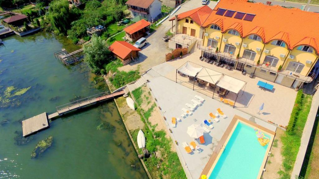 Mai Danube Hotel Ieşelniţa Exterior foto