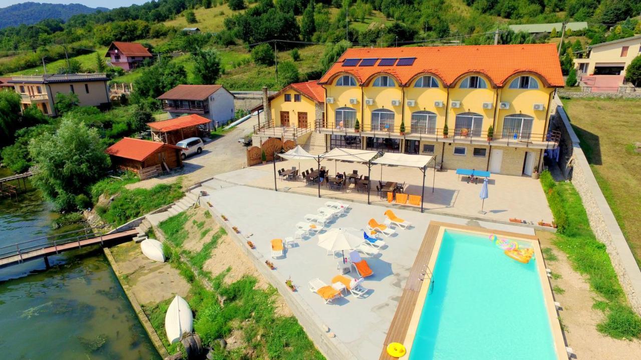 Mai Danube Hotel Ieşelniţa Exterior foto