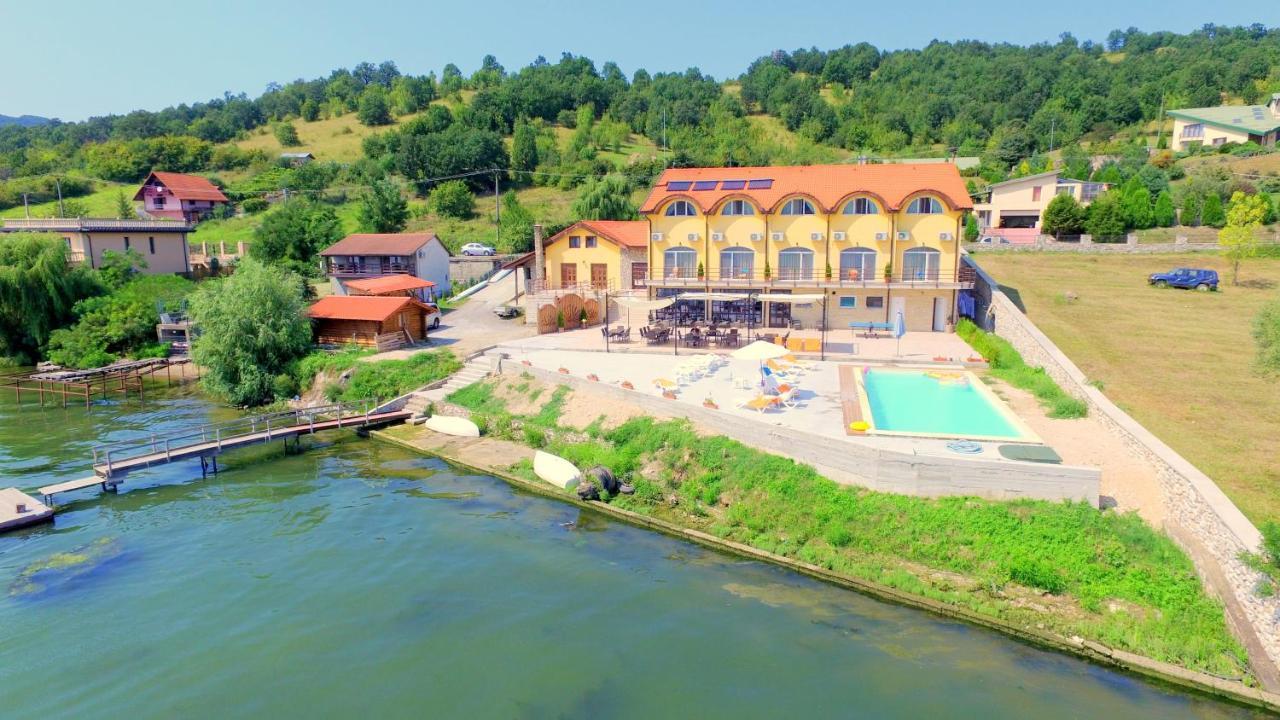 Mai Danube Hotel Ieşelniţa Exterior foto